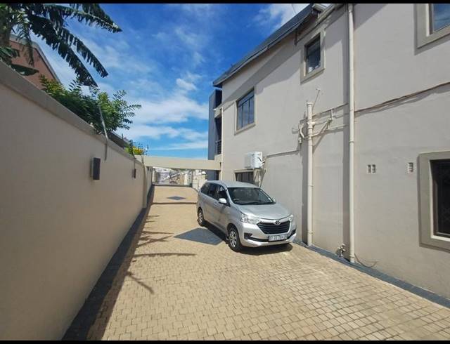 6 BEDROOM HOUSE FOR SALE IN WOODVIEW